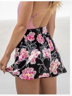 🆕 Roxy Women's Salton Lake Black Pink Flowers High Waisted Shorts Size XL. NWT
